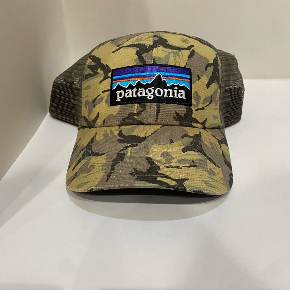 Patagonia P-6 Logo Lopro Tan Green Camo Canvas Mesh Snapback Trucker Hat - O/S